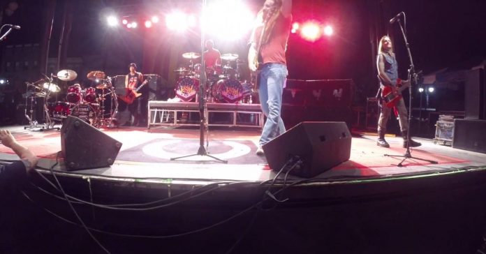 Alex Shumaker, 10 år, Spiller Trommer For Det Amerikanske Hard Rock Bandet Jackyl!